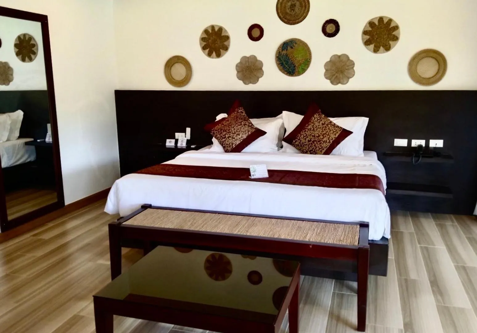 Commander Suites De Bohol Panglao Resort